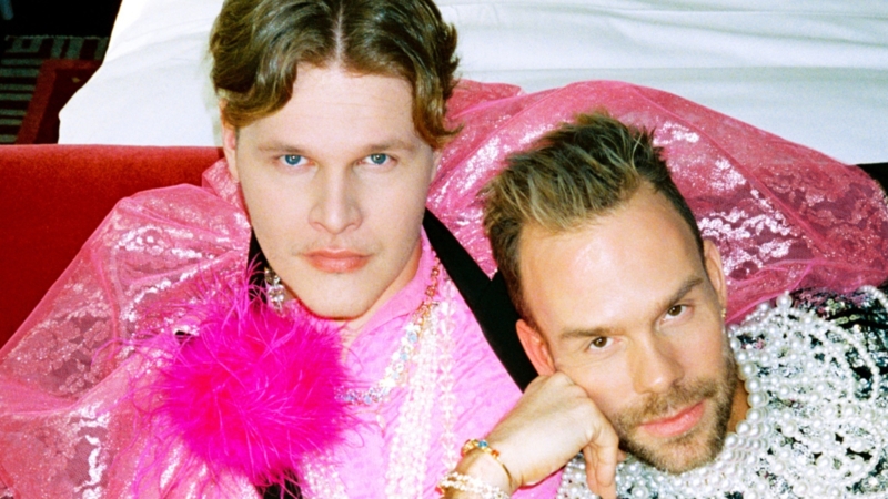 HarmogHegsethpresenterer:Glitter,k*kogsang
